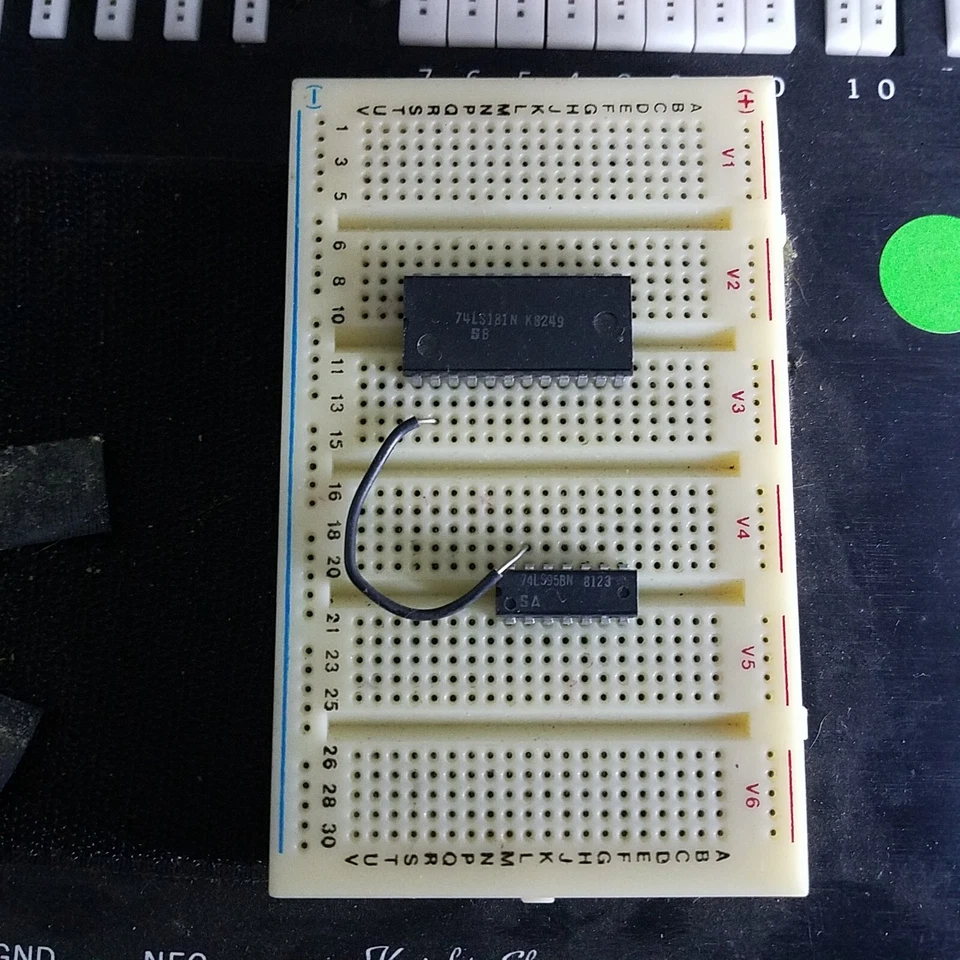 Knight Electronics Mini Lab Portable Electronics Breadboarding Kit - Image 3 of 4
