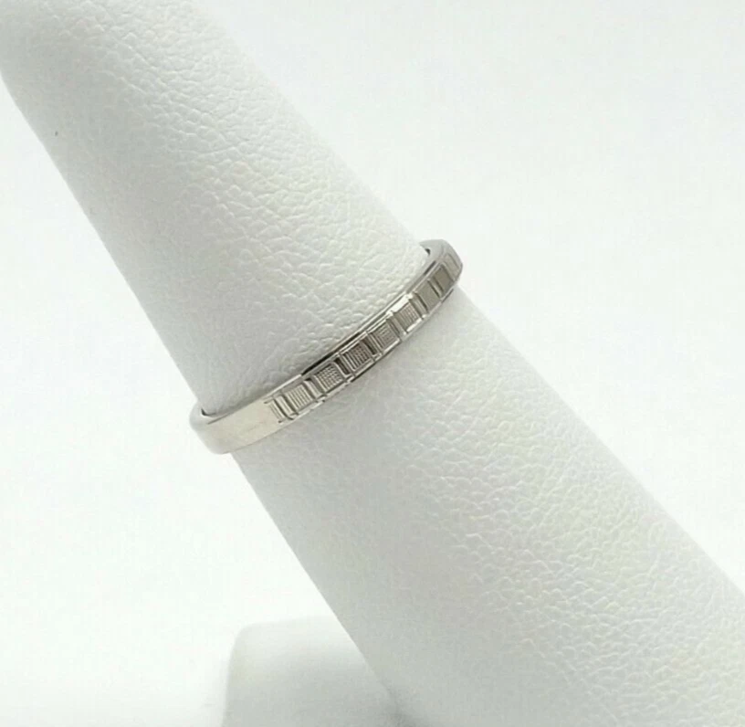 Aliança de casamento ouro branco 14k lembrança quadrada design texturizado - Imagem 2 de 4