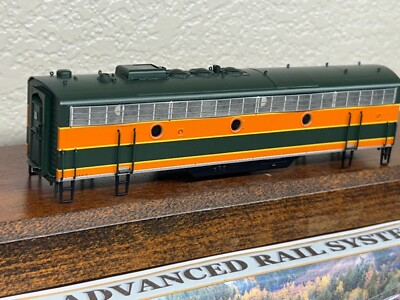 GREAT NORTHERN GN EMPIRE BUILDER F7B unit UNLETTERED - SHELL ONLY - HO Scale NEW
