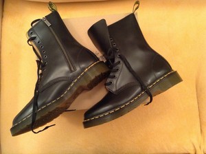 dr martens senza cucitura gialla
