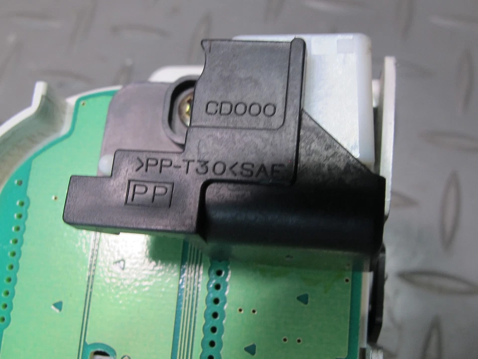 03-09 NISSAN Z33 350Z PANTALLA DE INFORMACIÓN DEL TABLERO MEDIDOR DE VOLTAJE DE PRESIÓN DE ACEITE OEM Foto 3 de 4