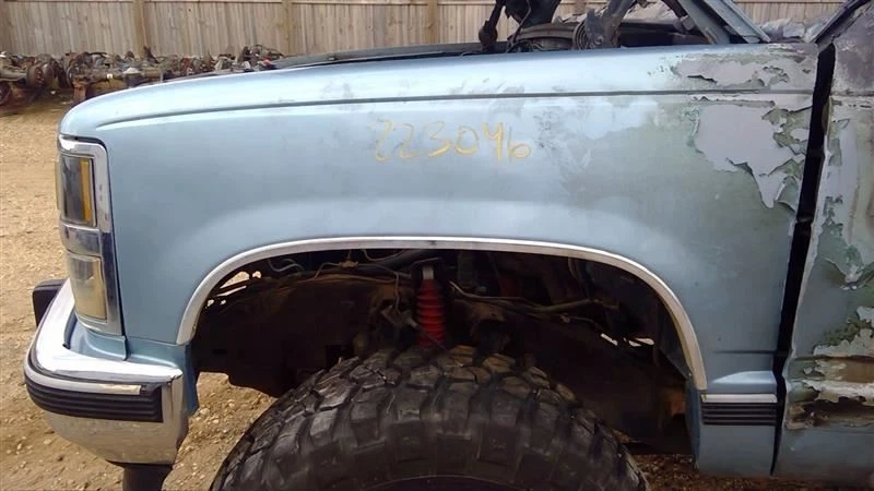 Radiator 8-305 1-3/8" Thick Fits 88-94 CHEVROLET 1500 PICKUP 771194 - Image 2 of 4