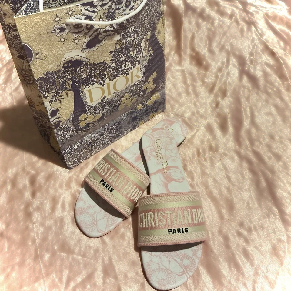 Sandalias para mujer Christian Dior rosa y crema Foto 2 de 3