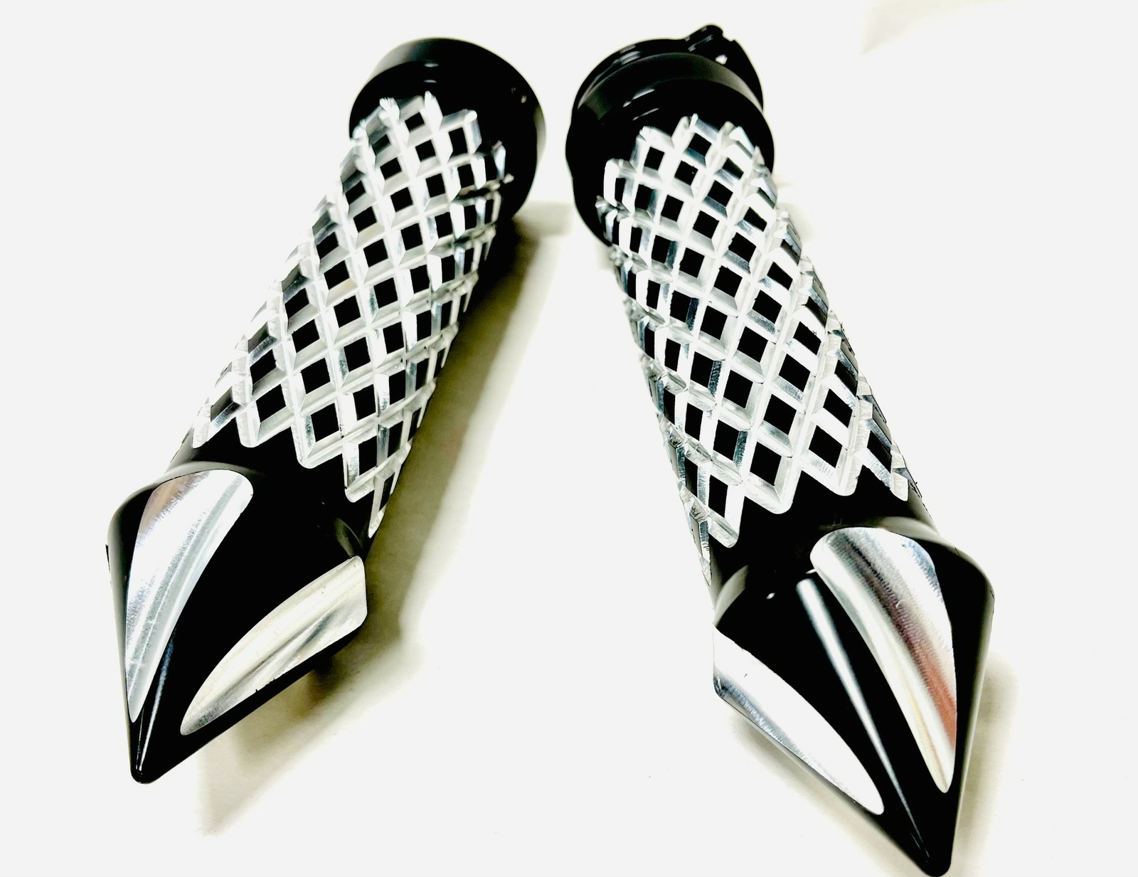 BLACK CONTRAST CUT EXTRA DIAMOND CUT SPIKE GRIPS 1999-2024 SUZUKI HAYABUSA