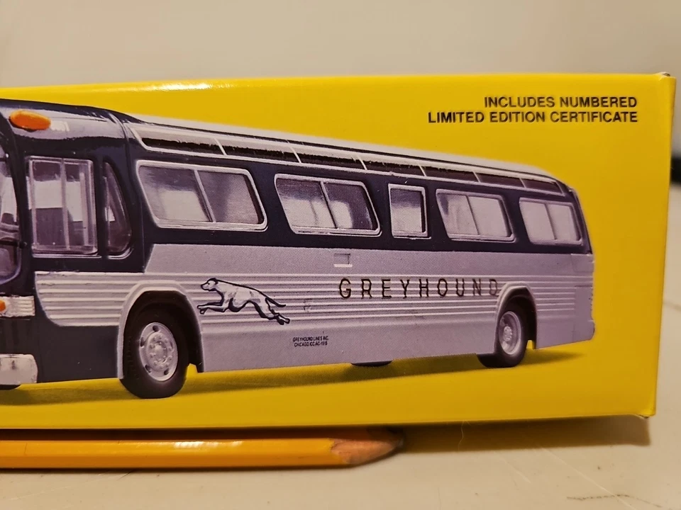 Corgi Classics #54402 Greyhound Lines Fishbowl GM 5303 1:50 Diecast NIB - Image 3 of 4