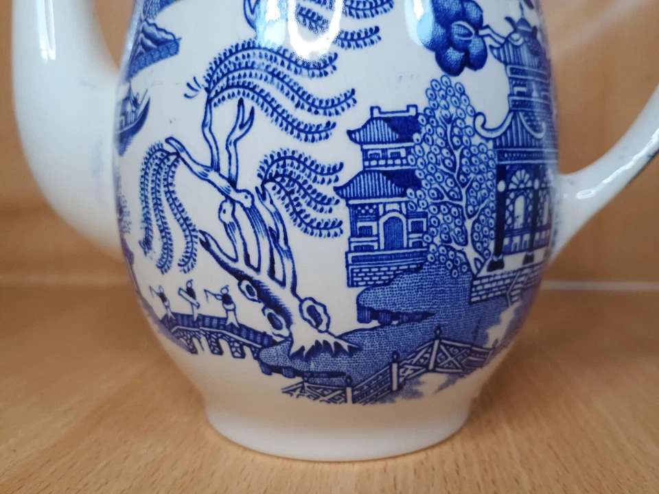 W R Midwinter Rural England 8" Tall Coffee Pot Blue & White Willow Pattern - Image 2 of 4