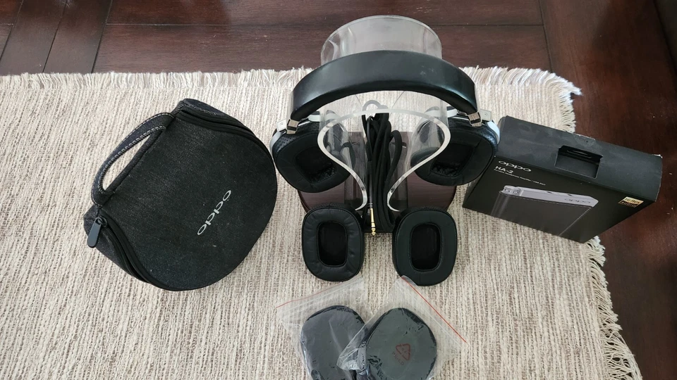 OPPO PM1 Headphones HA-2 AMPLIFER WITH STAND AND CASE - Image 3 of 4