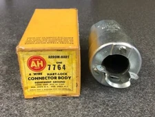 * NEW * Arrow-Hart Hart-Lock Hubbell Twist Lock Grounded Connector Body 7764