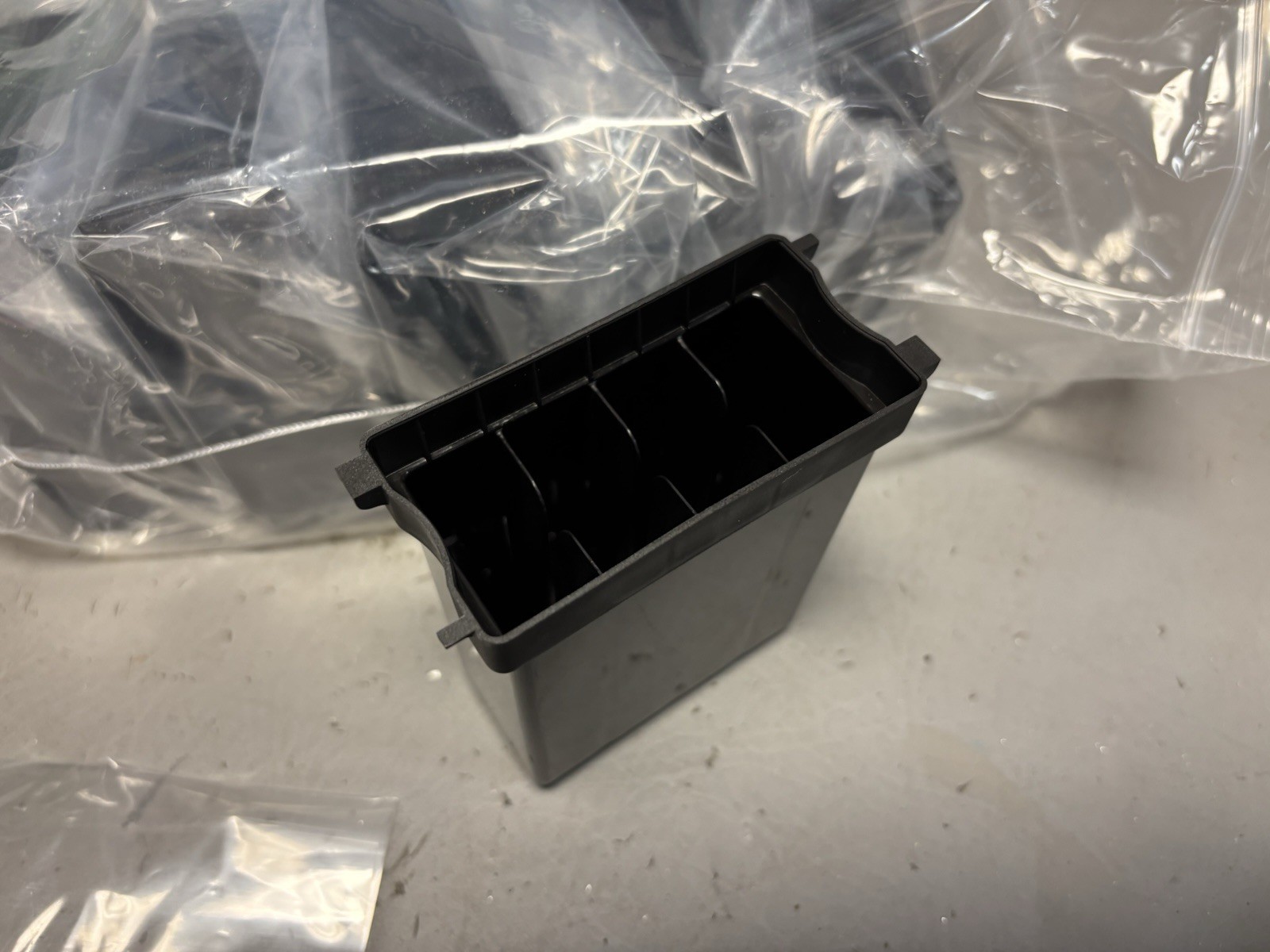 NEW QIAGEN ACCESSORY TROUGH (6) 997012