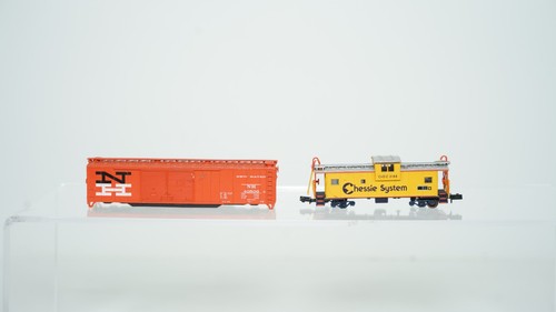 Atlas Escala N C&O Chessie System Caboose 3188 y NH DD Box Car 40506 EDICIONES B11 | Condition: Used