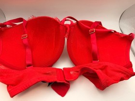 Two Victoria's Secret Very Sexy Lace Push Up Bras 34D Red & Black Underwired