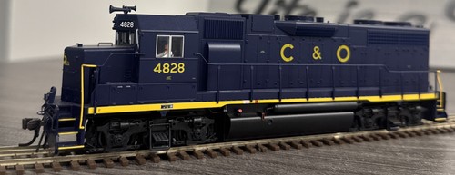 Locomotora diésel Atlas HO #8995 Chesapeake y Ohio GP-38 #4828 con CCC - ¡NUEVA EN CAJA! | Condition: Used