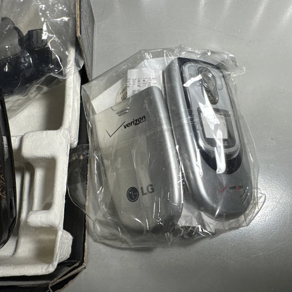 LG VX8350 – Silver (Verizon) Flip Cell Phone - Image 3 of 4