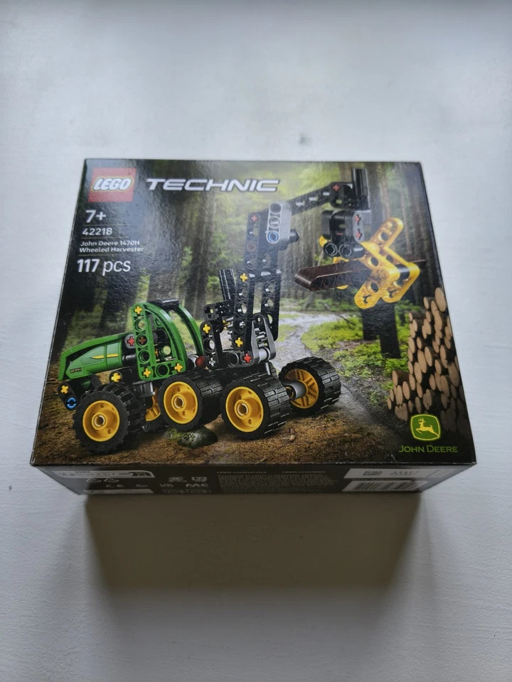 LEGO Technic 42218 John Deere 1470H Wheeled Harvester, photo 2 of 5