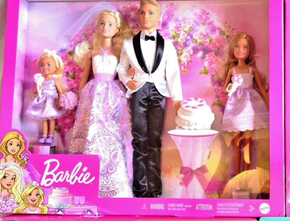 Barbie Wedding Gift Set pack 4 poupées mariage Ken Stacie Chelsea DJR88