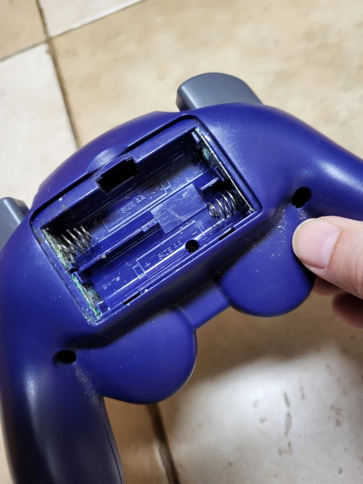 Pelican G3 Purple Wireless Controller for Nintendo GameCube (Parts Untested) - Image 3 of 3