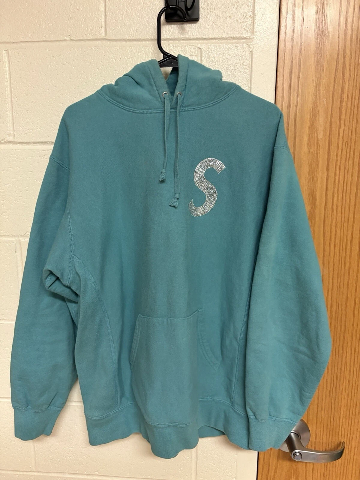 Sweat à capuche Swarovski x SUPREME 
