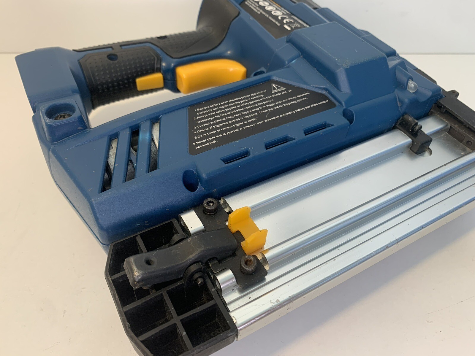 Workzone 18v Liion Cordless Brad Nail and Staple Gun CCT18GW Body & Case Only eBay