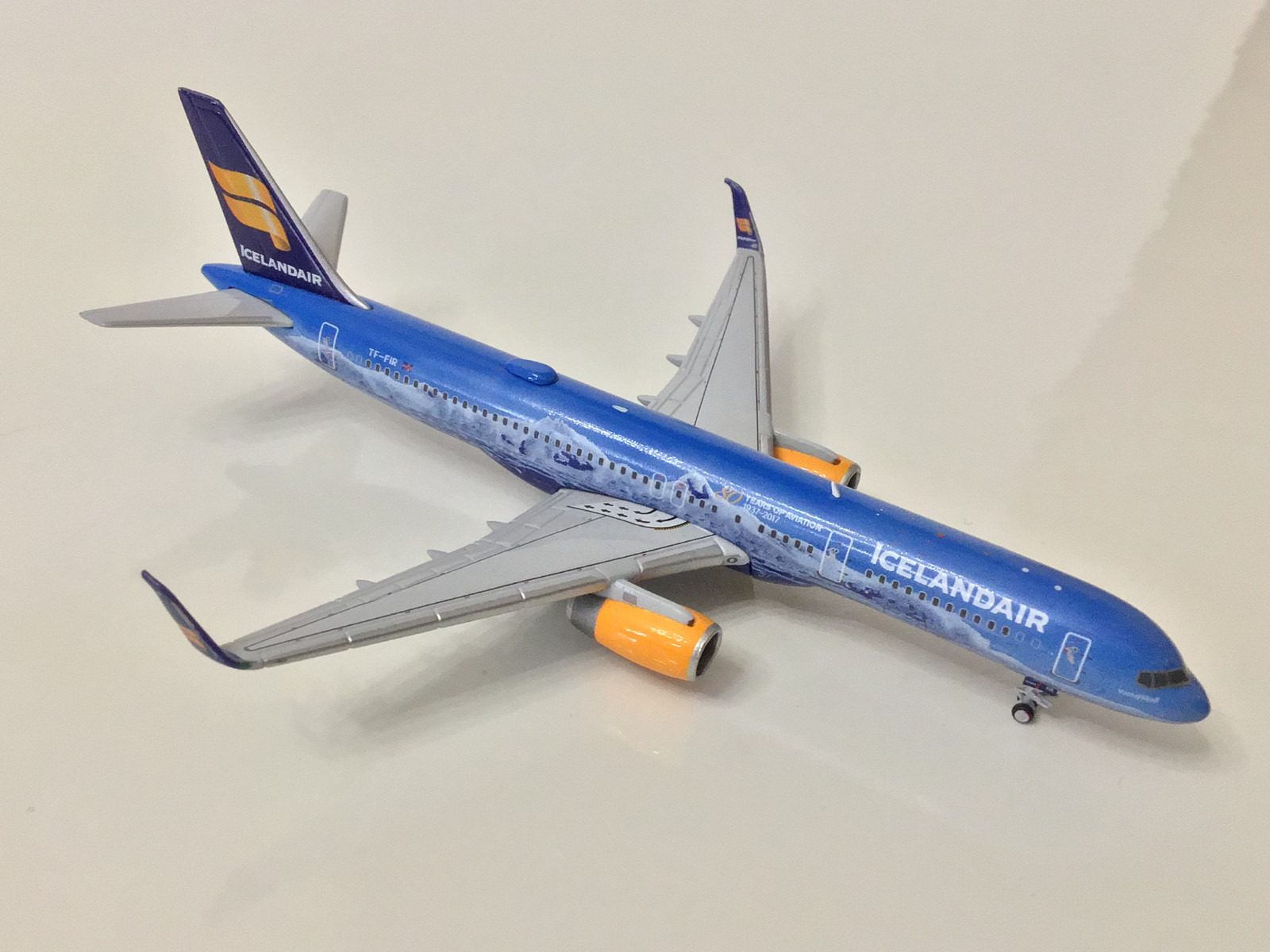 1 400 ICELANDAIR 757