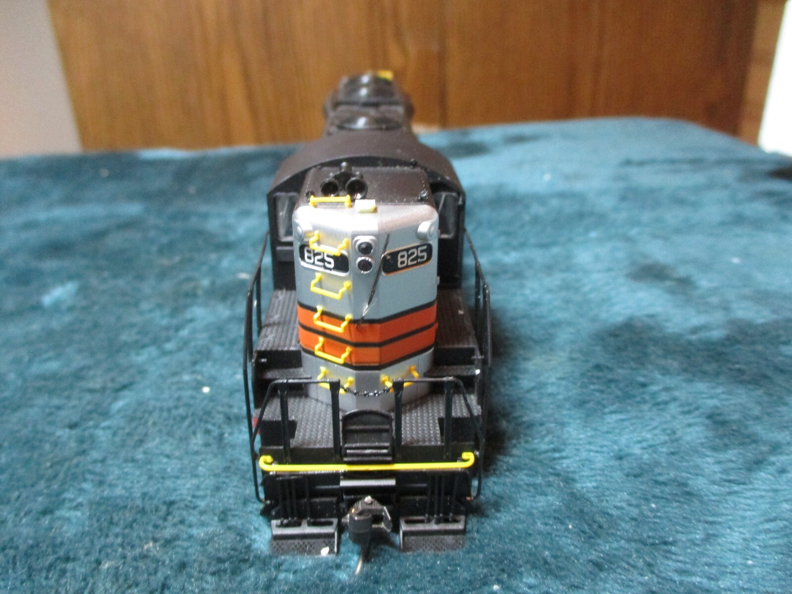 LifeLike Proto 2000 III HO GP9 Diesel Cotton Belt 825