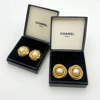 Auth Chanel Vintage Pearl GD Earrings logo engraved Set of 2 W/Box BA120461
