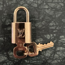 Louis Vuitton Schloss Gold Metall mit Schlüs...