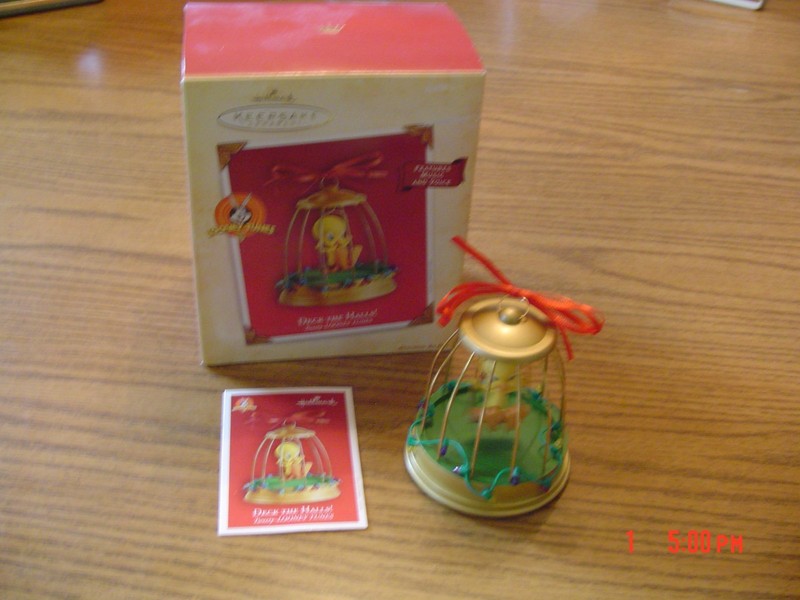 Hallmark  Tweety Bird DECK THE HALLS Ornament 2004 Music + Voice, Original Box