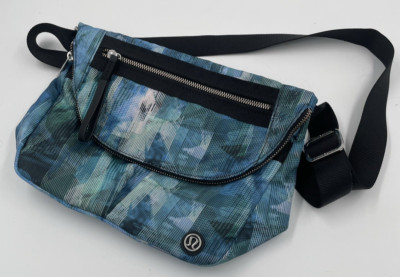   RARE Lululemon Festival Bag  Sun Dazed Multi Blue / Black  Travel Crossbody