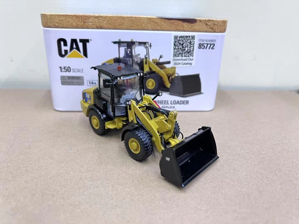 Caterpillar Cat 906 Compact Electric Wheel Loader 1:50 DieCast Masters DM 85772 - Image 3 of 4