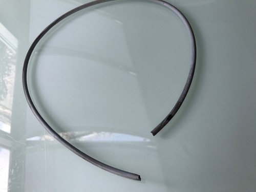 Dichtung Moosgummi zw. Grund platte und Fenster VW 1303 Elefantenfuß Rücklicht