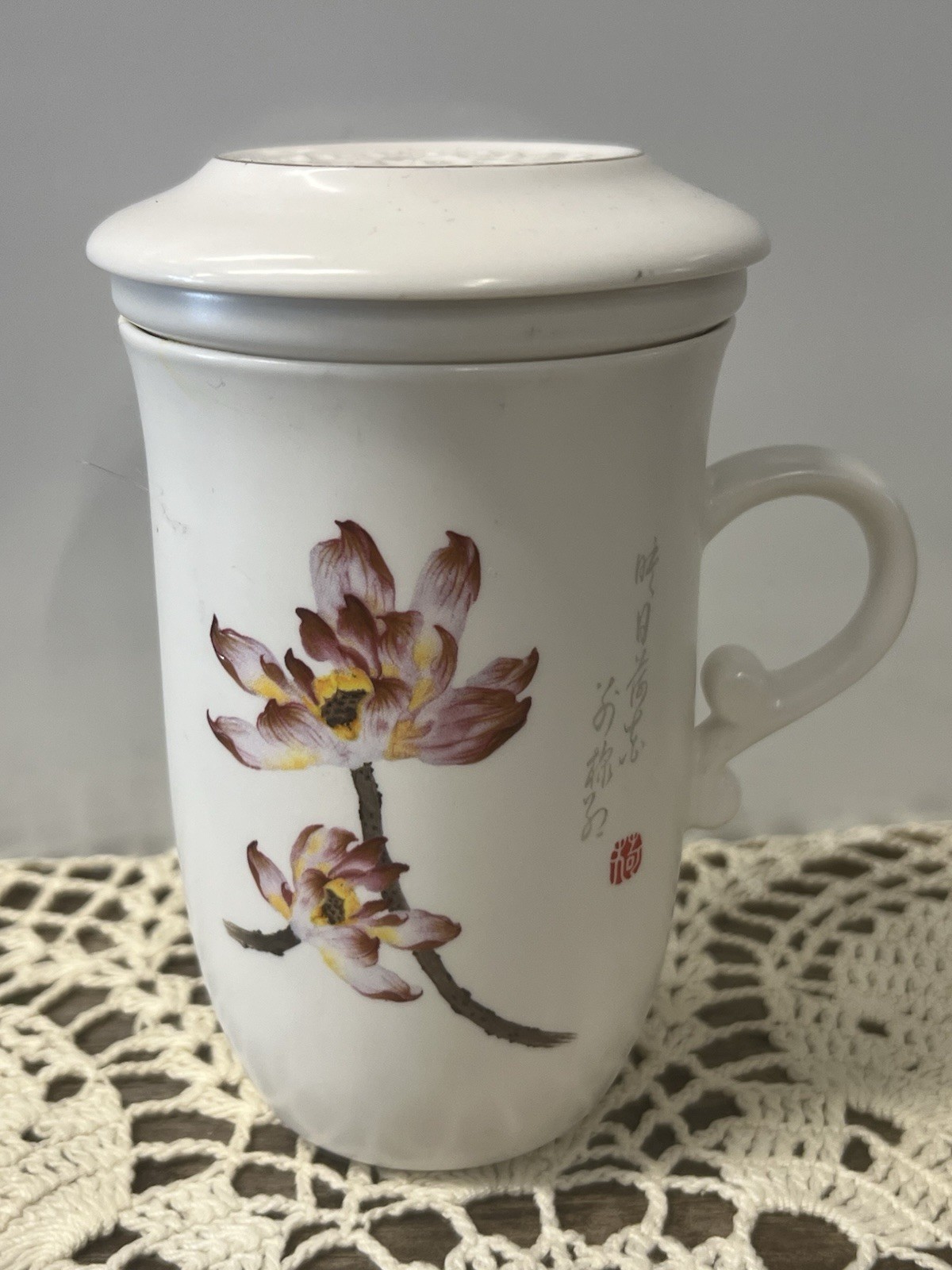 Vana Lotus Mug With Infuser And Embossed Gold Rimmed Lid 3 P
