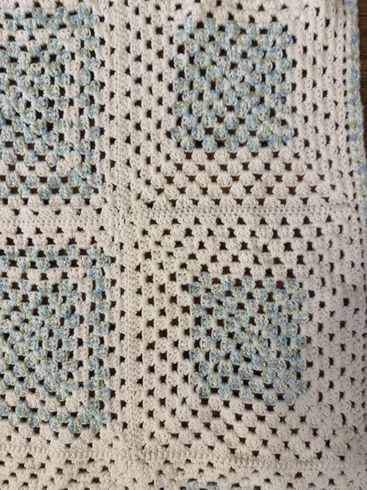 Edredón Abuela Hecho a Mano Azul y Verde Crotchet aproximadamente 26x35, Manta Infantil Foto 2 de 4