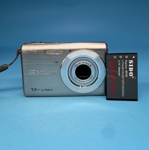 Casio Exilim EX-Z70 7.2MP Digital Camera, Silver - Tested