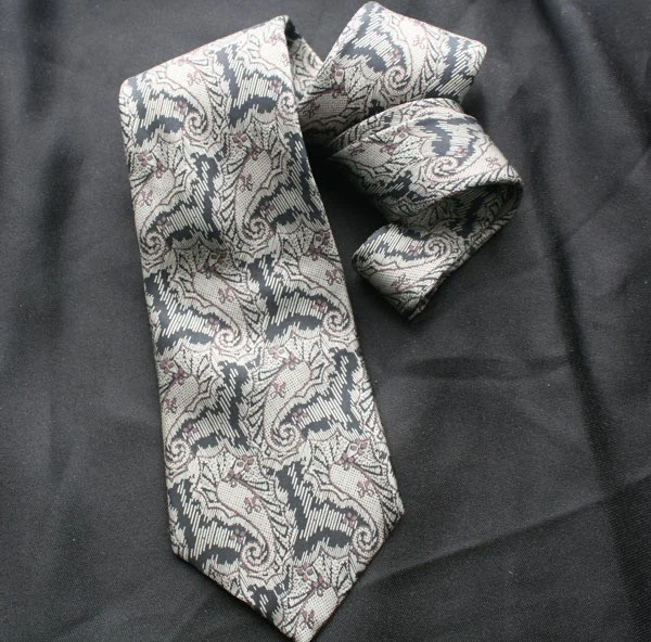 Cravatta in seta jacquard argento e nero FENDI Italia