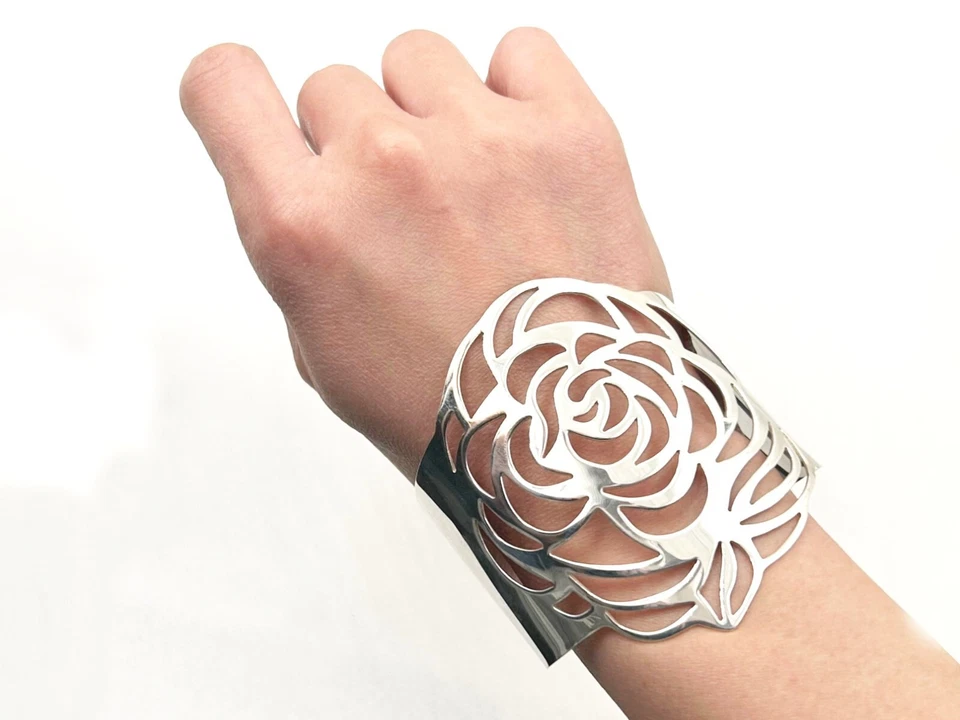 Brazalete Chanel Raro 925 Plata Sólida Camelia Recortado Brazalete Brazalete Foto 3 de 4