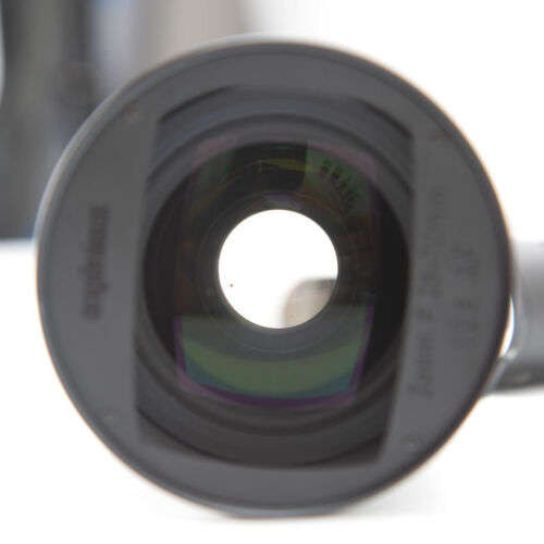 Angenieux 28-70mm f/2.6 AF Zoom Lens for Nikon - Picture 3 of 5