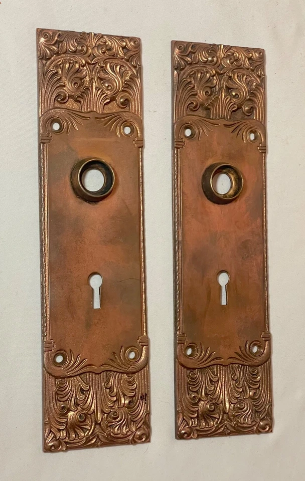 par antiguo ornamentado 1800 bronce escudo perilla puerta herrajes placa posterior montaje Foto 2 de 4