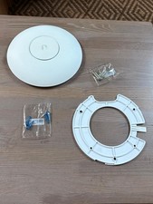 Ubiquiti unifi Access Point with Mount plate (UAP-AC-PRO)