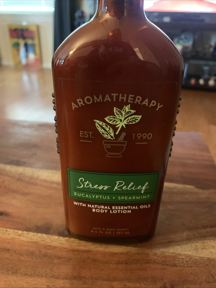 BATH & BODY WORKS ~ AROMATERAPIA EUCALIPTO + LOCIÓN CORPORAL MENTA VERDEMuestra gratis Foto 3 de 4