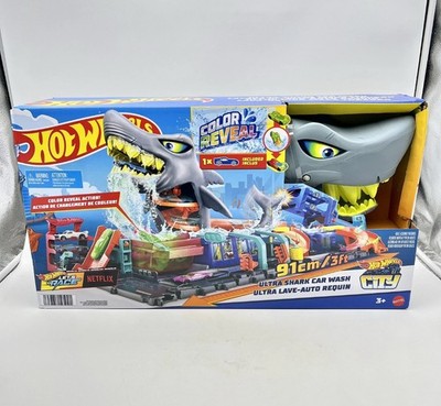 Hot Wheels City Ultra Shark Car Wash with 1:64 Scale Color Reveal Toy Vehicle