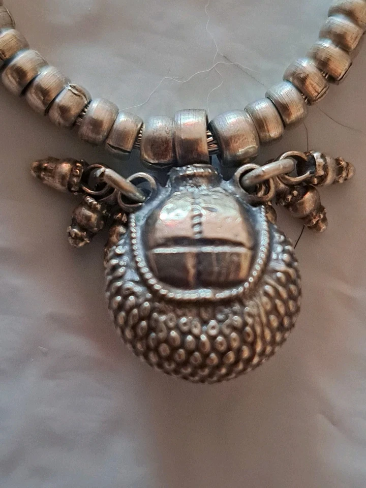 Antiguo collar de cuentas de plata esterlina oxidada tribal de Rajasthan 16" 28 gramos Foto 3 de 4