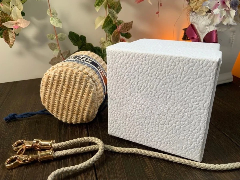 2025 Straw pouch mini shoulder bag VIP limited Novelty Box - Image 4 of 4