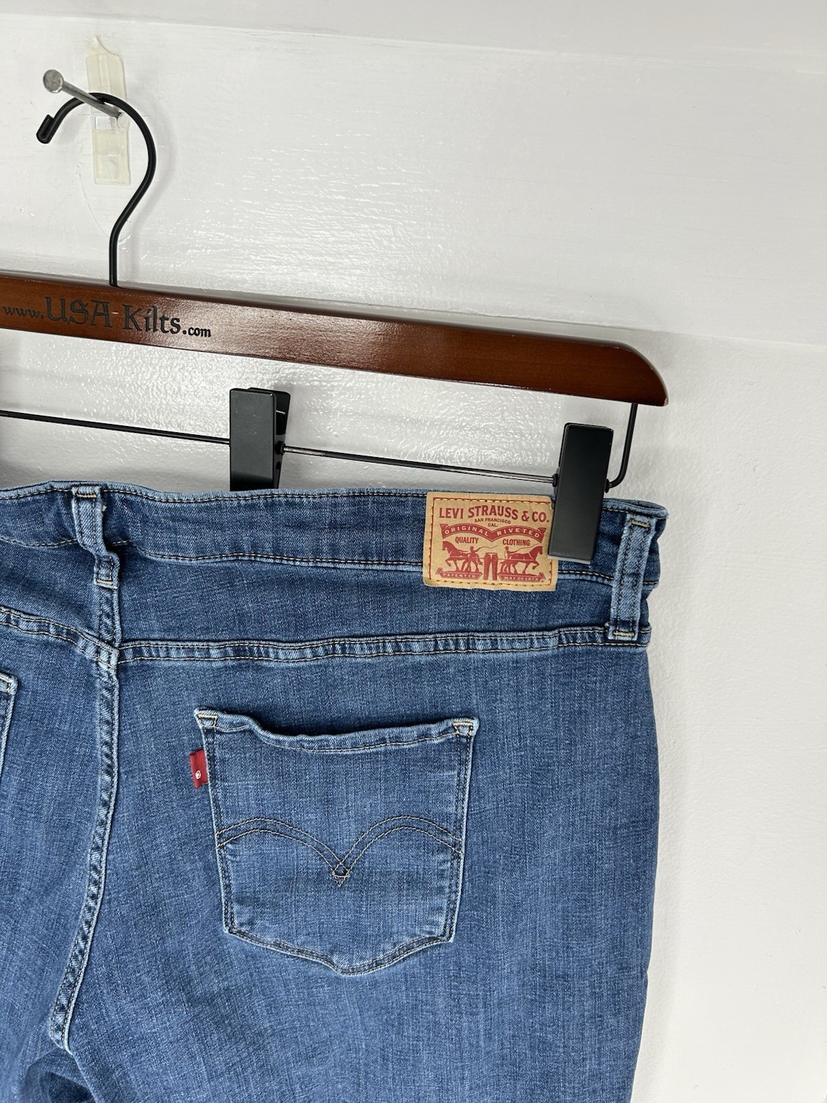 Levis Classic Shorts Womens Size 20W Cuffed Stretch Denim Festival Summer 39x7 thumbnail 8