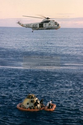 APOLLO 10 ASTRONAUTS EXITING COMMAND MODULE IN OCEAN 1969 4X6 POSTCARD PHOTO