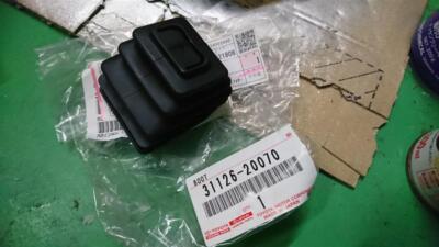 Toyota OEM AE86 Kupplungsausrücker Gabelmanschette Trueno Levin 31126-20070