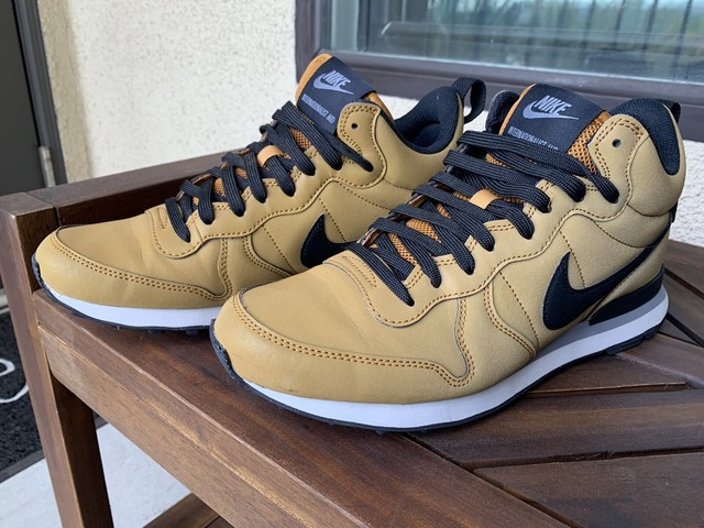 nike internationalist mid qs