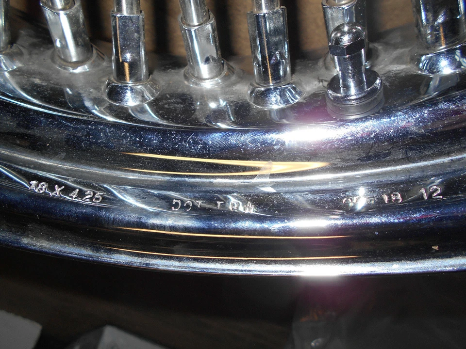 Rueda trasera Drag Specialties - 04845-2548S - Fat Daddy 50 radios con cordones radiales Foto 3 de 4