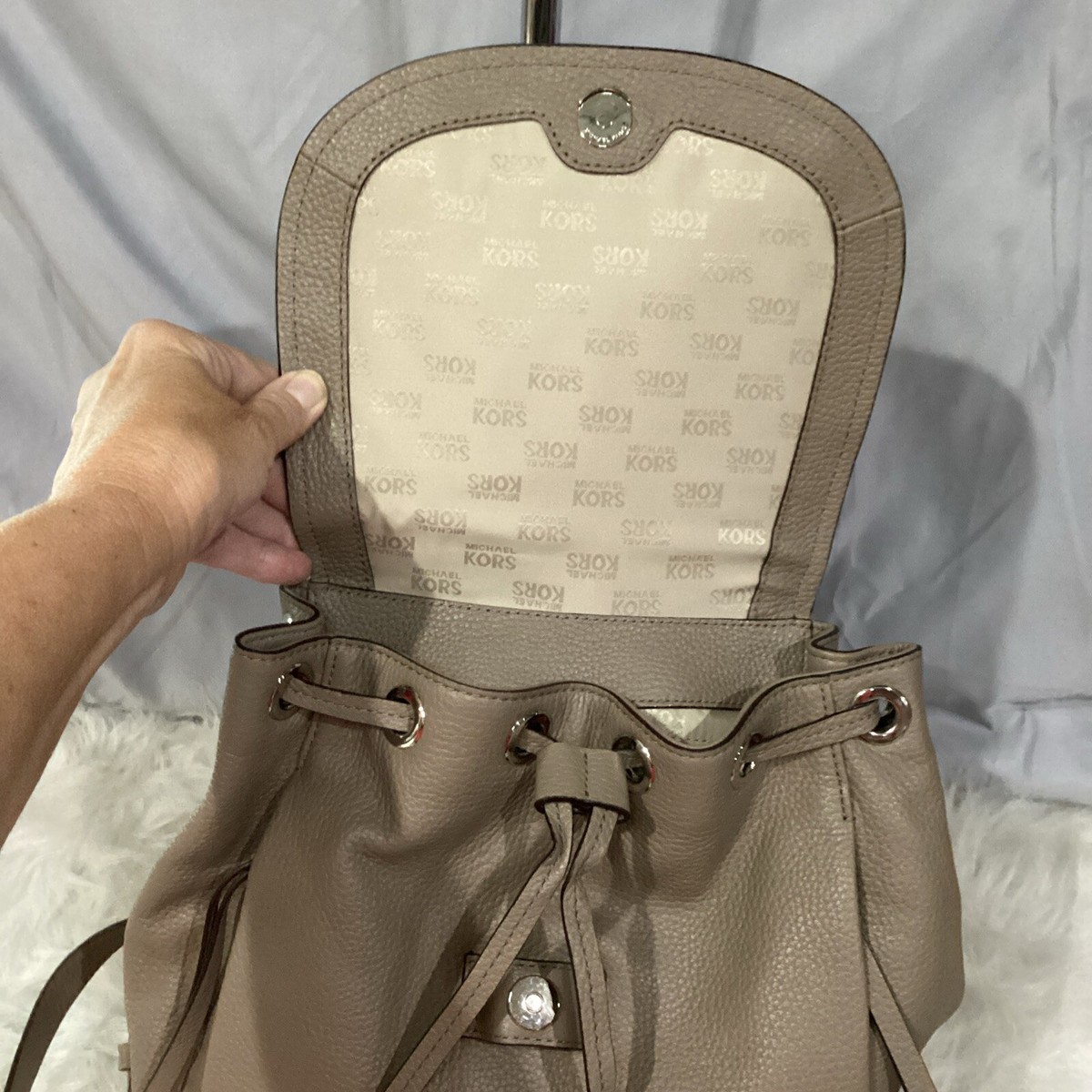 Michael Kors Riley LG Leather Backpack in Taupe Color EUC 84 Michael Michael Kors Riley LG Leather Backpack Taupe Color  main image 3