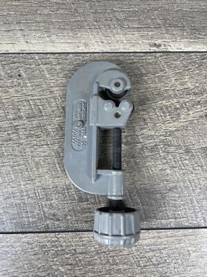 Vintage Superior Tool Co. Pipe Cutter 1/8'' - 1 1/8'' Cleveland Ohio USA Tool VTG