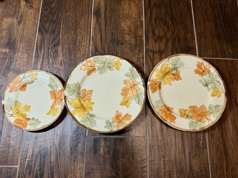 Vintage Franciscan October Fall Leaves) Pattern 10.5" (2), 8"(1) Plates Chipped